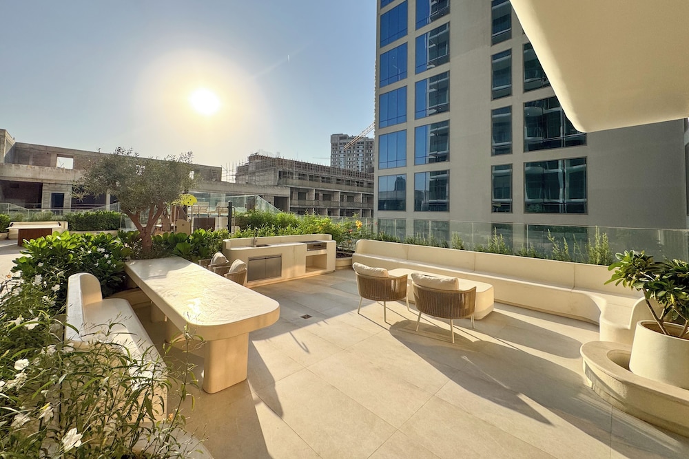 PVH - Sleek 1BR - Pearl House 1
