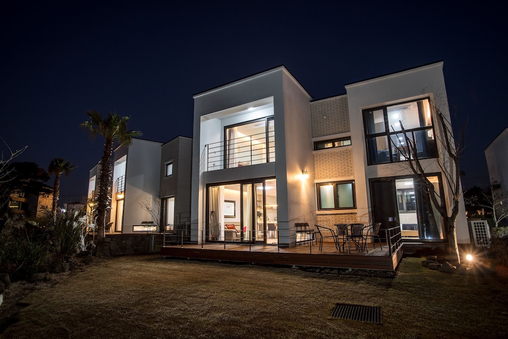 Hotel Aewol Bada Town House - Image 1