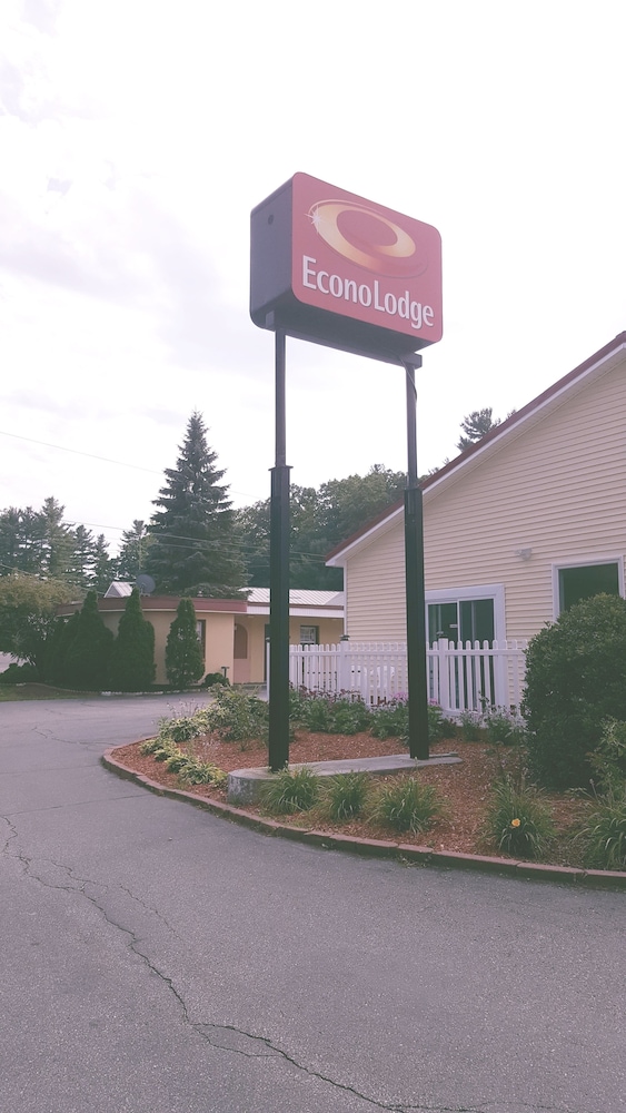 Econo Lodge Brattleboro South view 5