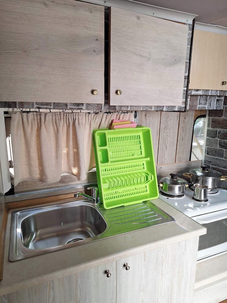 GARDEN APARTMENT (ELECTRIC CAR CHARGING STATION)