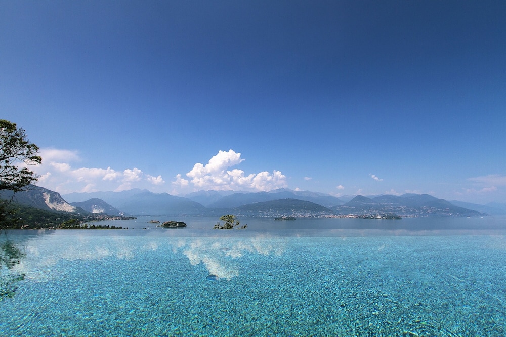 Modern Oasis Overlooking Lake Maggiore