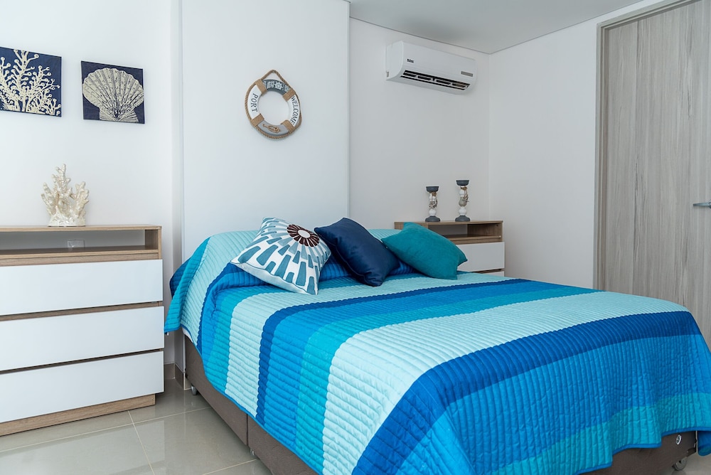 Deluxe Condo W Amenities & Beach view 2