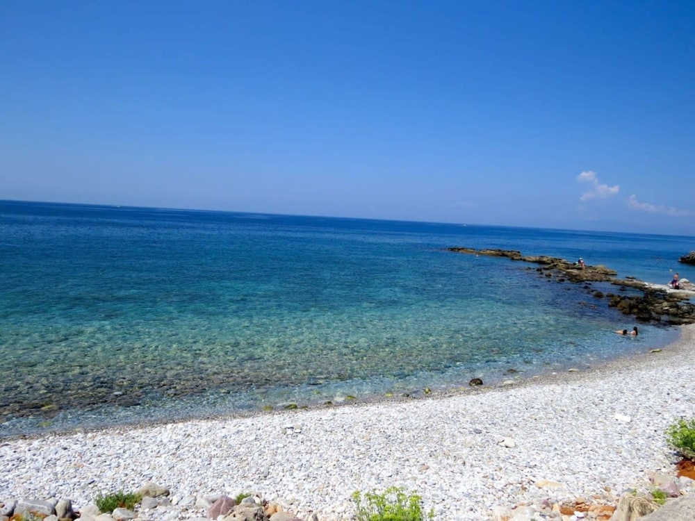 Mani Summer Escape - Spacious Home Fully Equipped