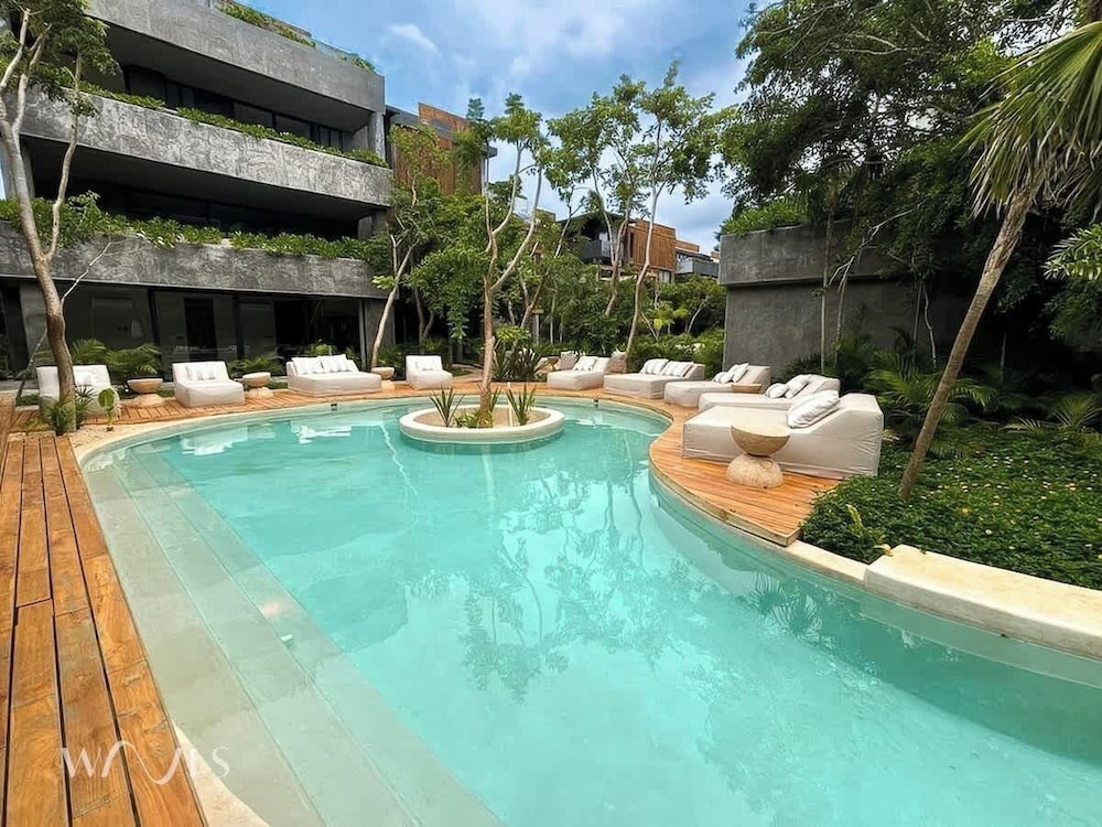 2BR w/ Private Pool Near the Beach Spacious Stay