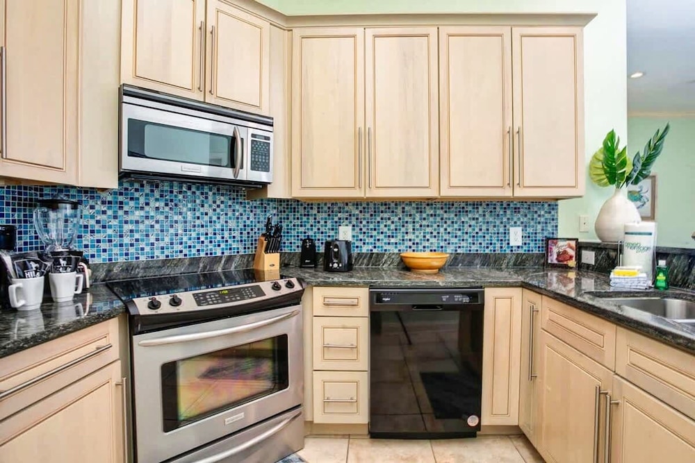 Gulf Shores Hideaway Walk to Waves Pool Golf Views