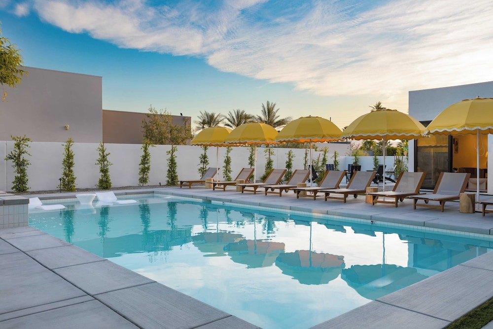 Sleeps 34 2 Villas, Pool, Pickleball + Bocce Polo Villas Elara by Avantstay