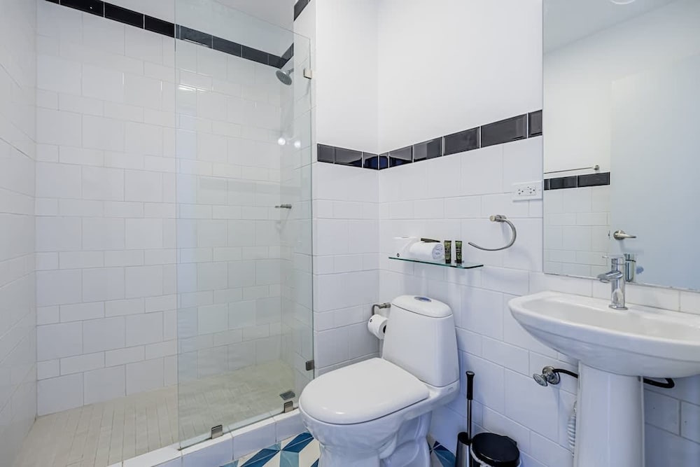 w Amazing 2BR in Santa Ana