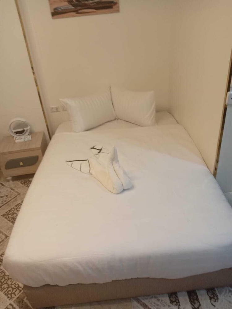 Pearl pyramids Inn