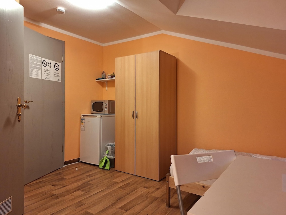 2-Rent Group Hostel Rooms AUB162