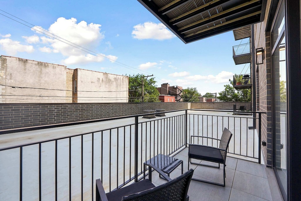 Chicago Modern Condo 2br2ba Balcony Free Park