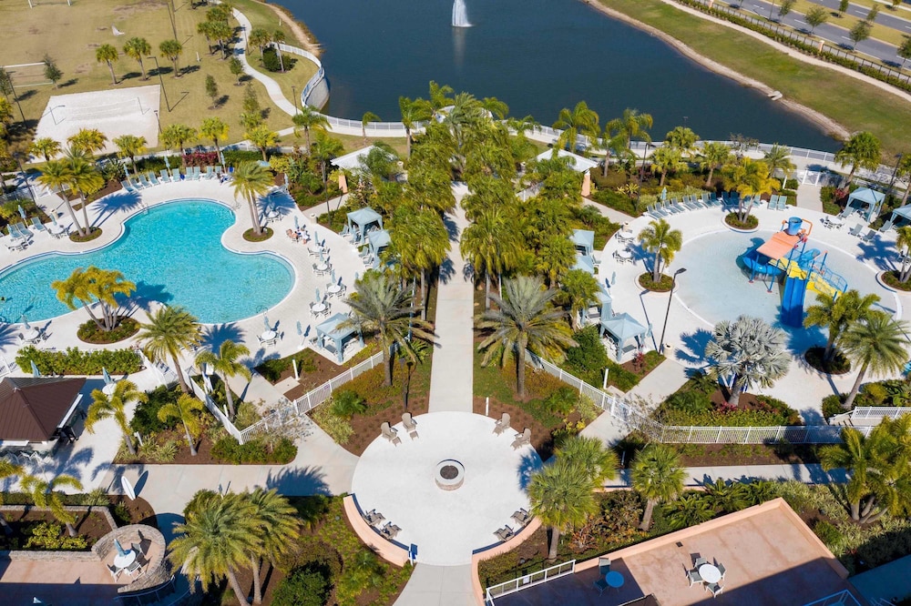 9140 Fun for the Family in Orlando Pool and Games