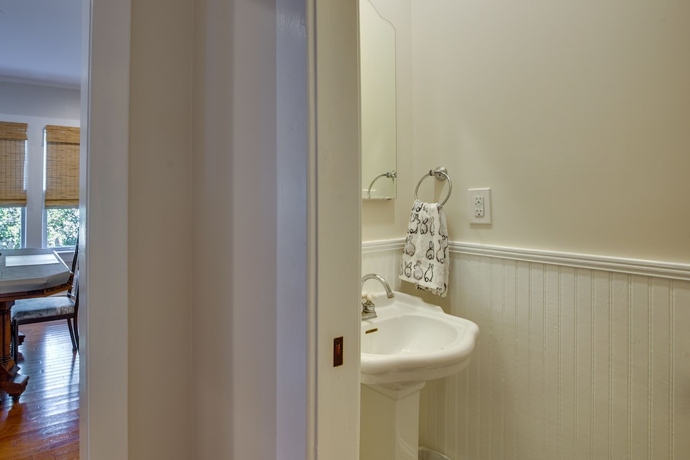 White Springs Gem w/ Patio  Screened Porch! - Property Image 16