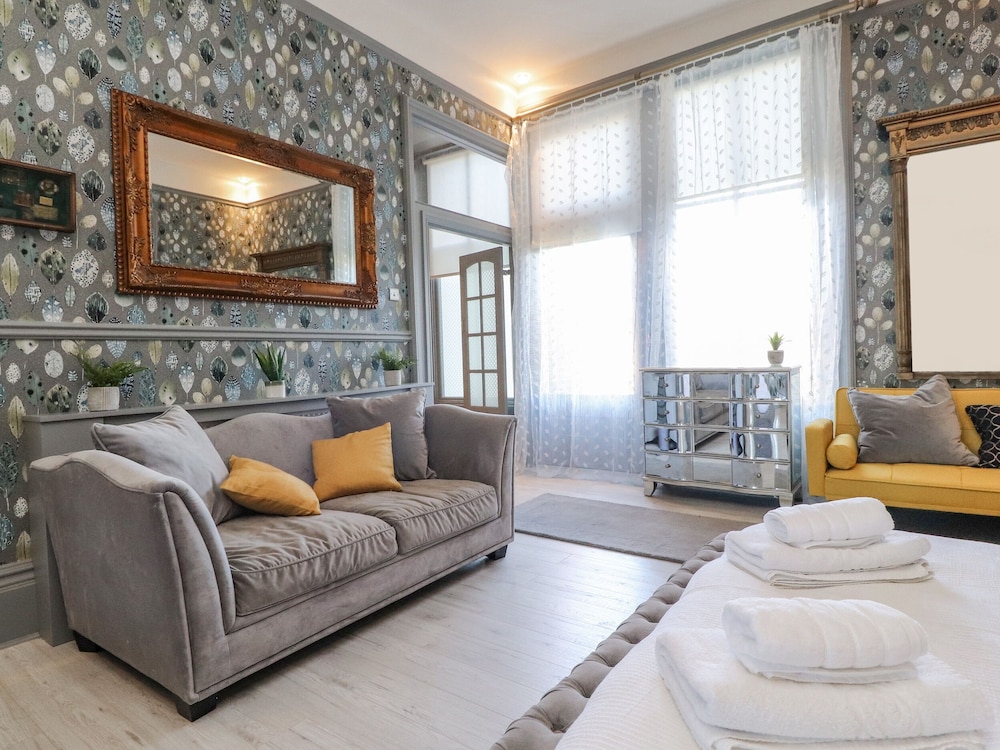 Ismay Billiard Room Apartment - Titanic Interest