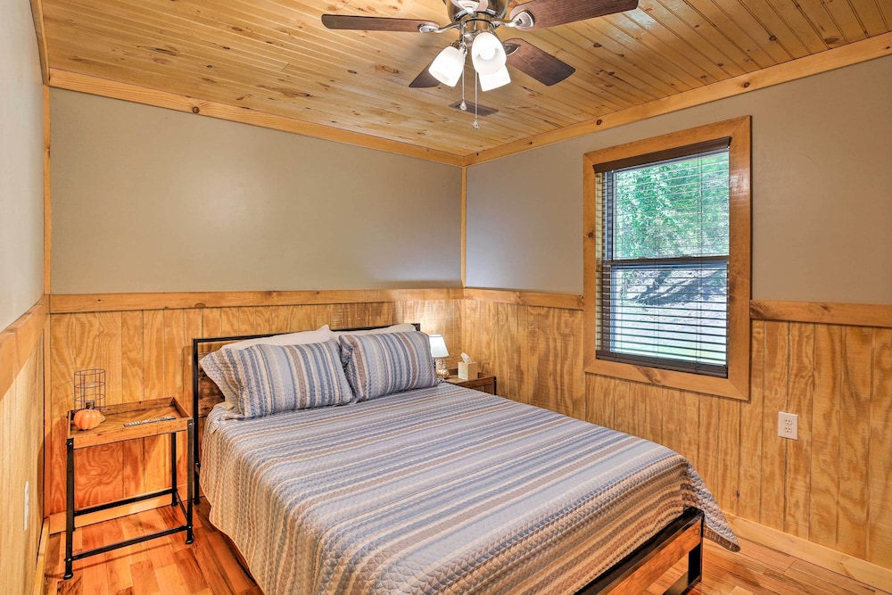Silver Creek Cabin w/ Hiking < 1 Mi to Town! view 5