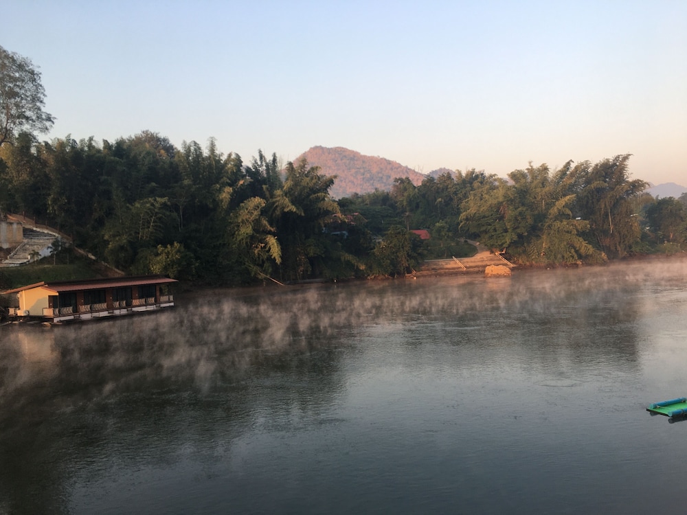 Riverside Hill Resort & Restaurant