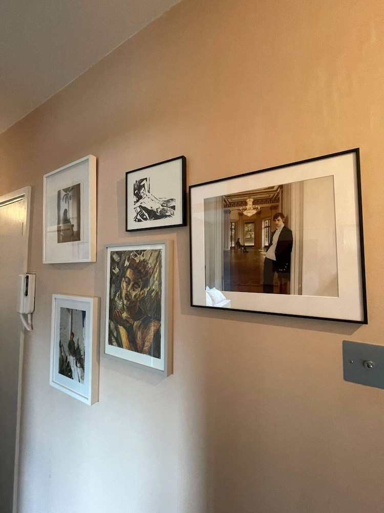 Contemporary 1BD Flat W/balcony - Stoke Newington!