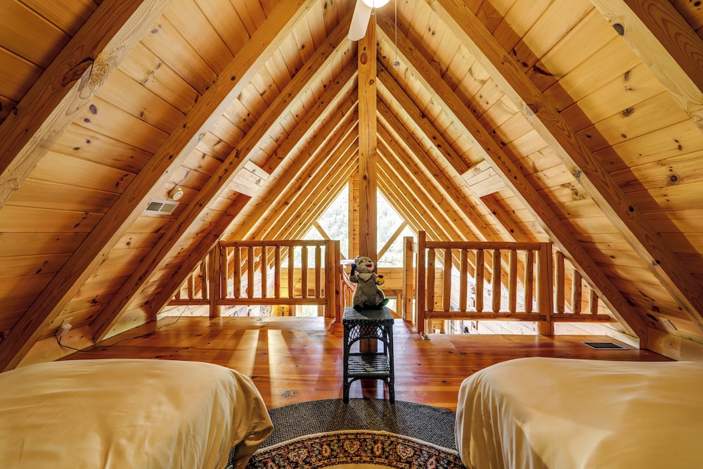 Panoramic Mountain Views & Decks: Franklin Cabin!
