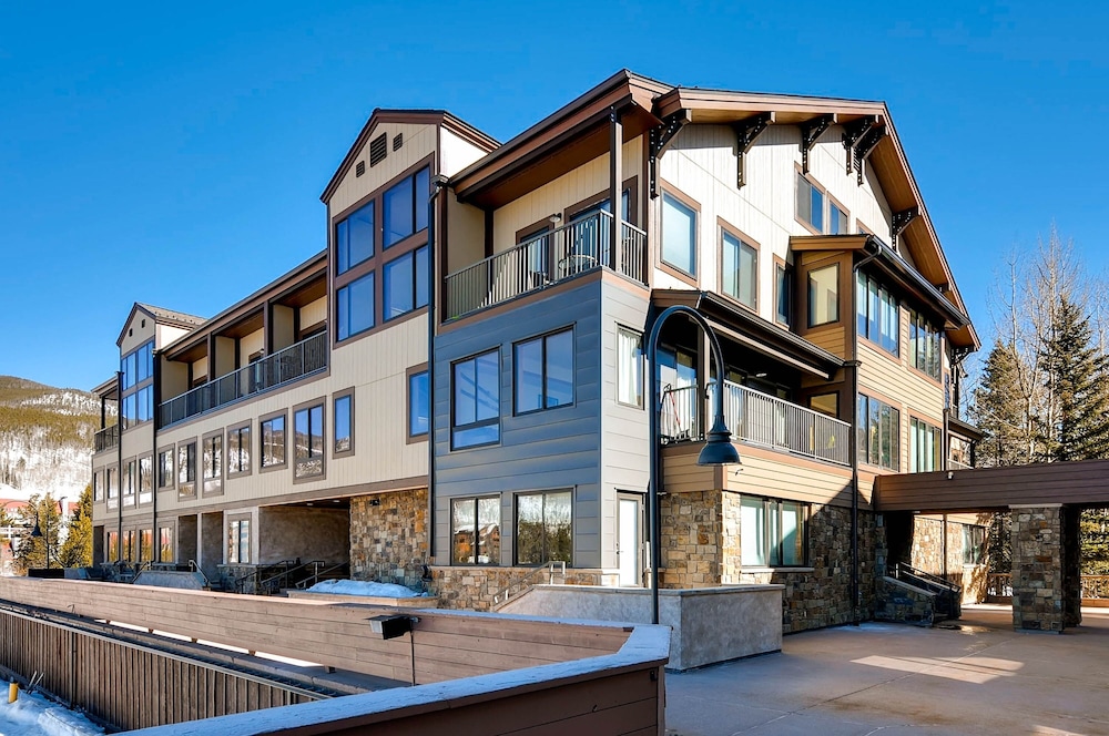 Slopeside 2741