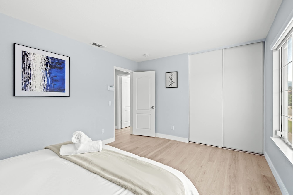 Bright Designer Home w Pool Near Everything