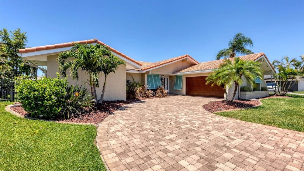 Family-friendly Waterfront 4br Pool Punta Gorda Isles 4 Bedroom Home