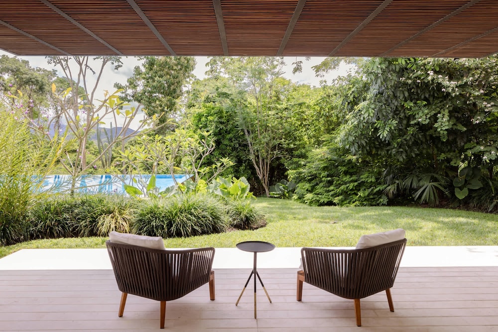 w Amazing 4BR Villa at Mesa de Yeguas