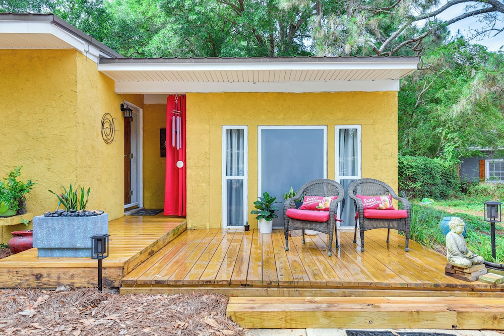 Fort Walton Beach Home ~ 2 Mi to Okaloosa Island!