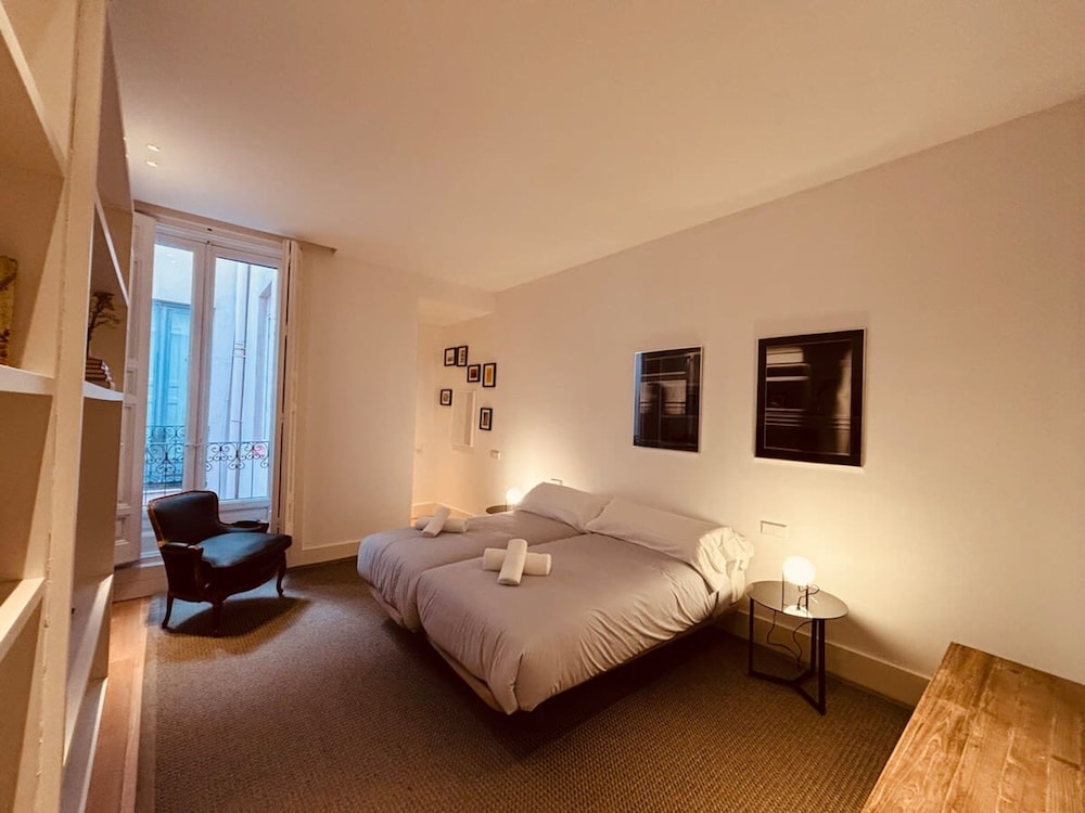 The Pelayo Majestic Luxury 3 Bedroom in Chueca