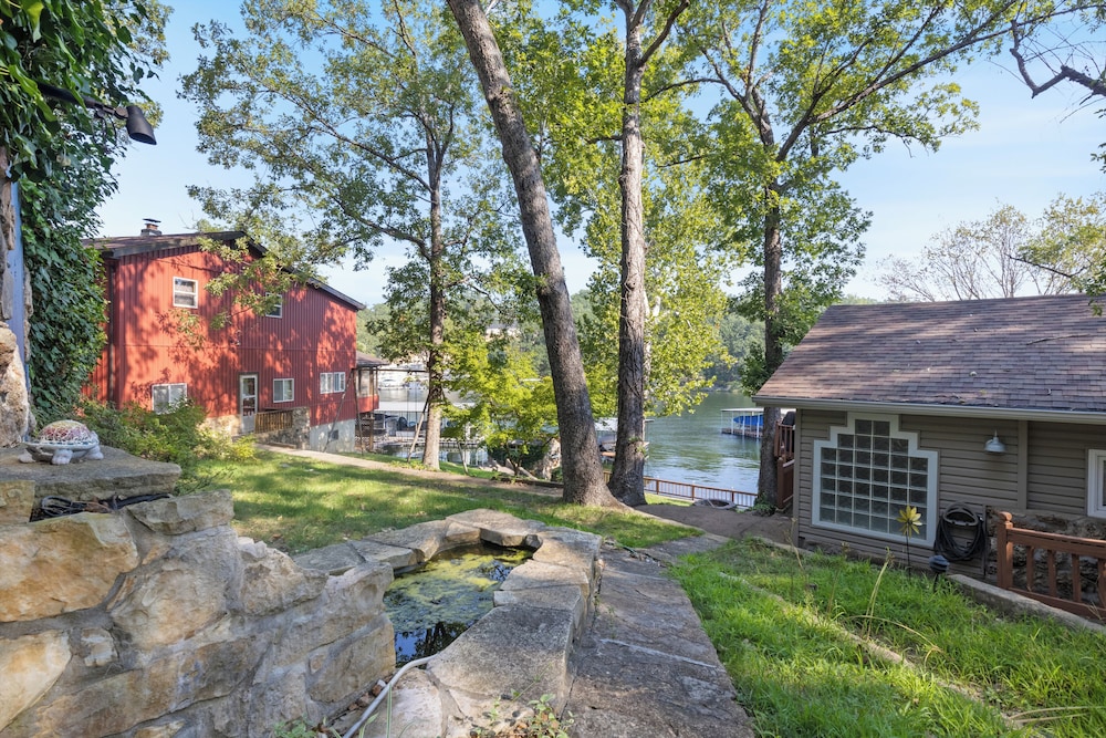 Lakefront Oasis With Skylights & Covered Boat Slip For Extra Adventure
