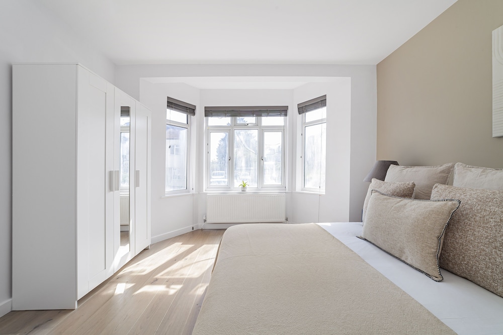 The Neasden Villas
