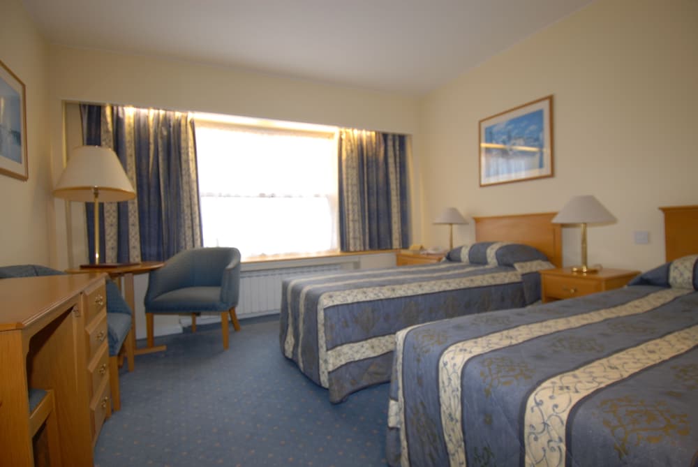 Oaklands Lodge Hotel view 3