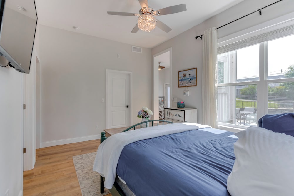 Steps to Buckeye Lake: Family-friendly Home