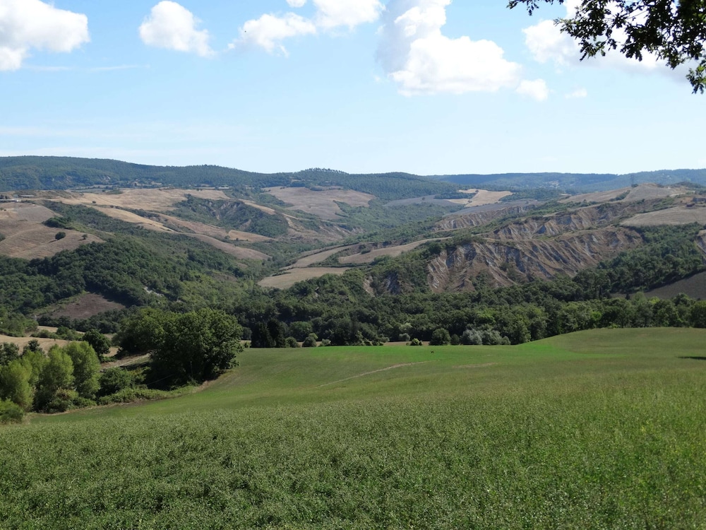 Comfortable Apartment With Stunning Views, Near hot Springs view 5
