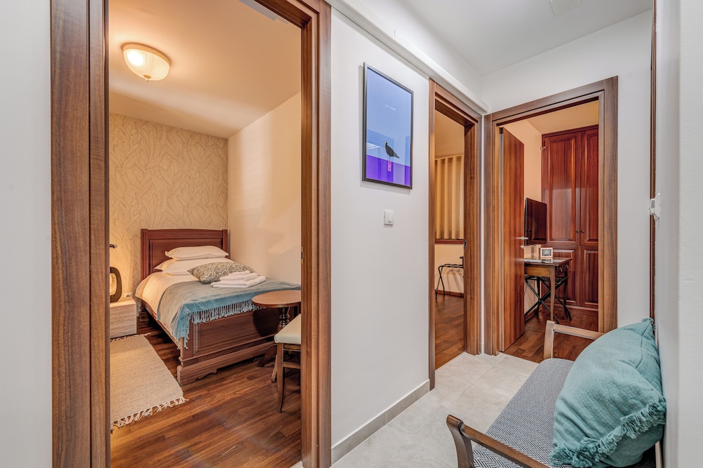 MAJESTIC 3-Bedroom Luxury Apartment