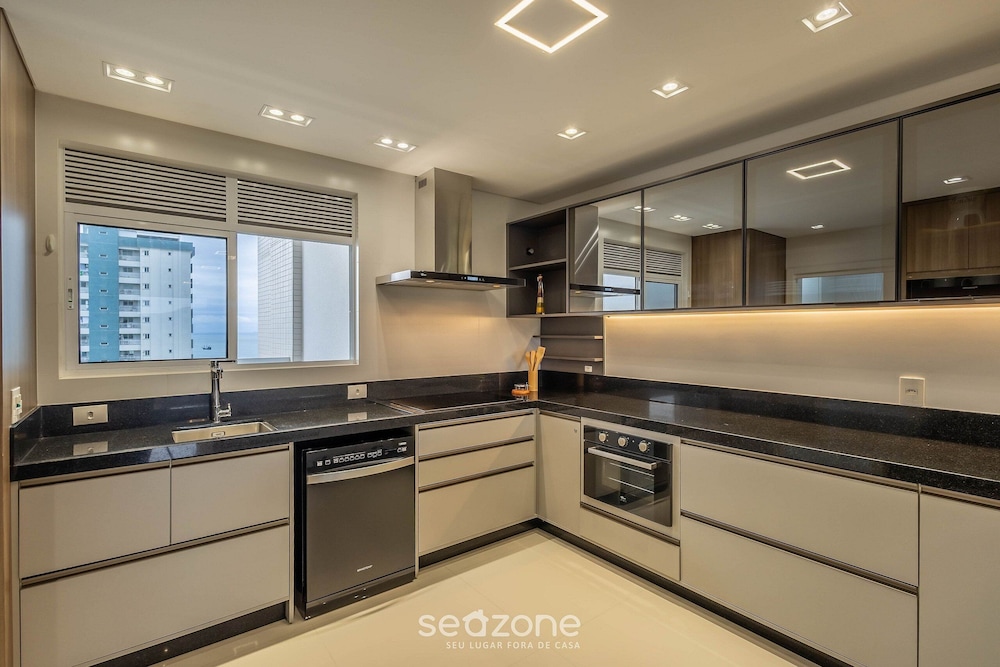 3-bedroom Apartment 170m From the Beach Gua1902