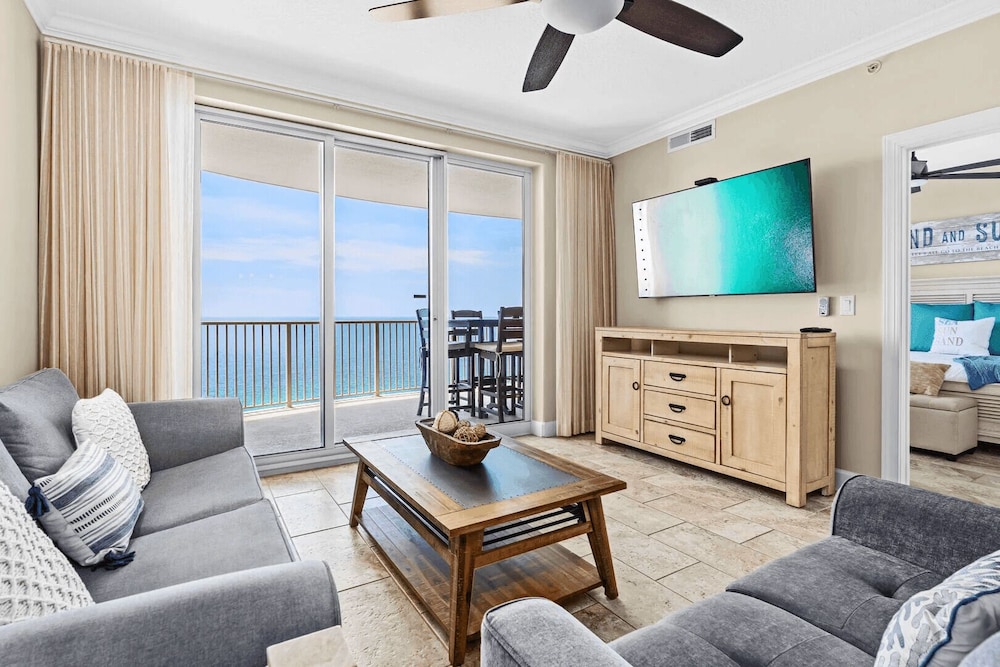 The Shore Break by Avantstay Gulf Front + Pool