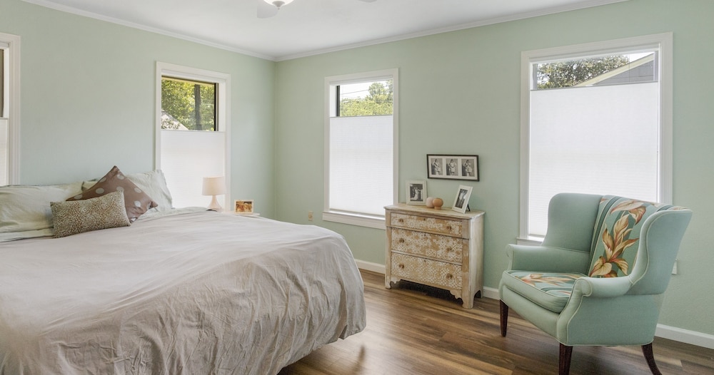 The Tire Swing - Modern 3BD - Gourmet Kitchen - Awesome Local - Image 3