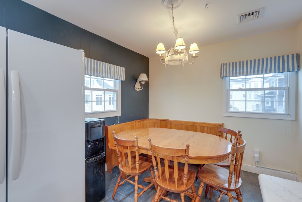 < 1/2 Mi to Boardwalk: Roomy Wildwood Retreat!
