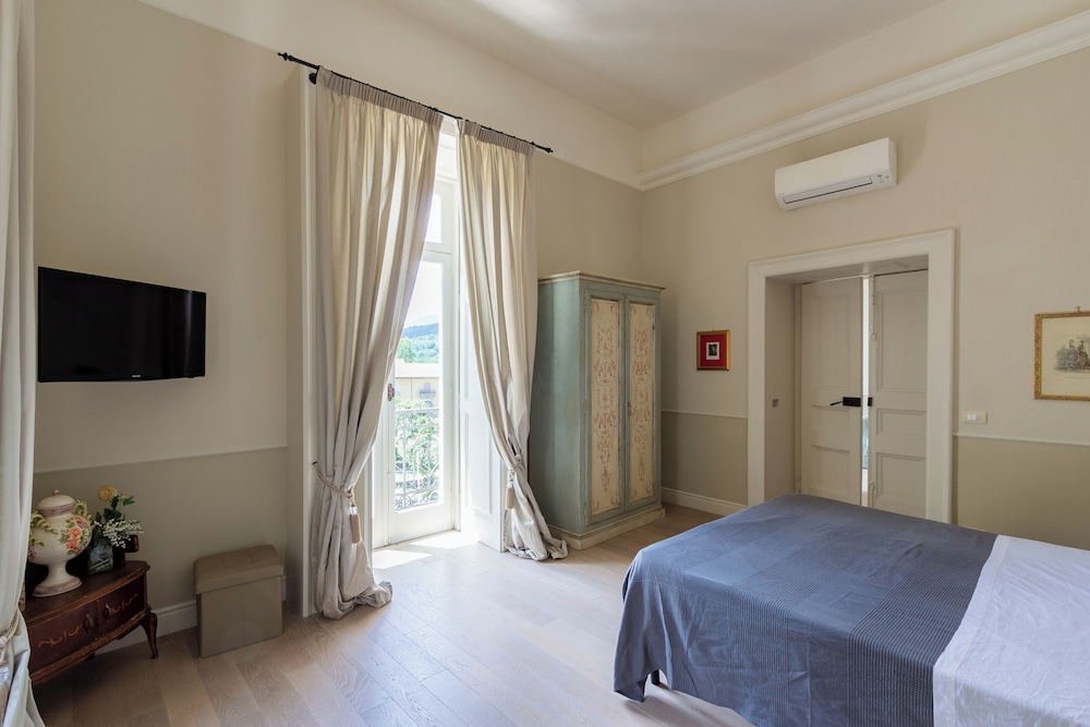 Palazzo Vittoli - Iside & Delia