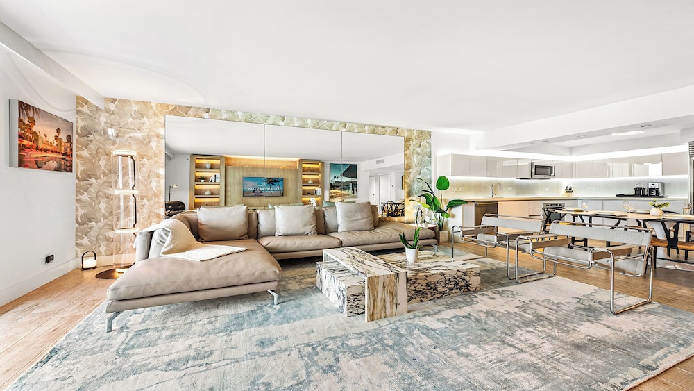 Luxury Vacation Rentals at 1 Hotel & Homes by LRMB