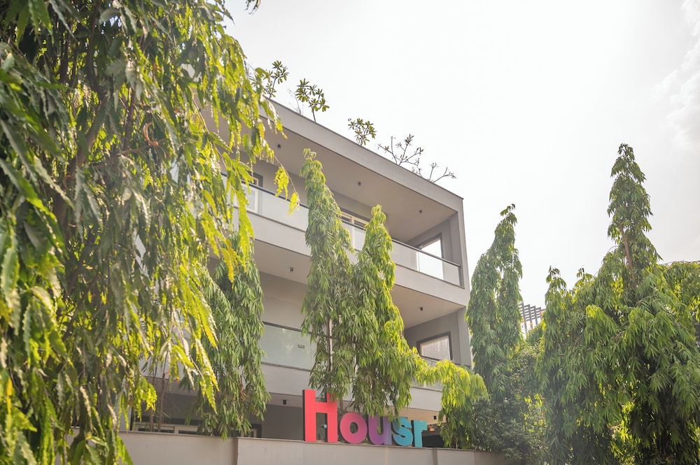 Housr Golf Course Road Phase 1 Metro