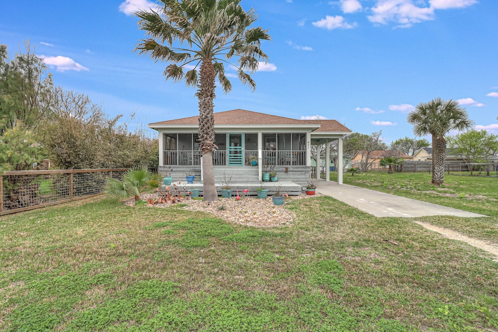 Sweet Magnolia 3 Bedroom Home by RedAwning view 4