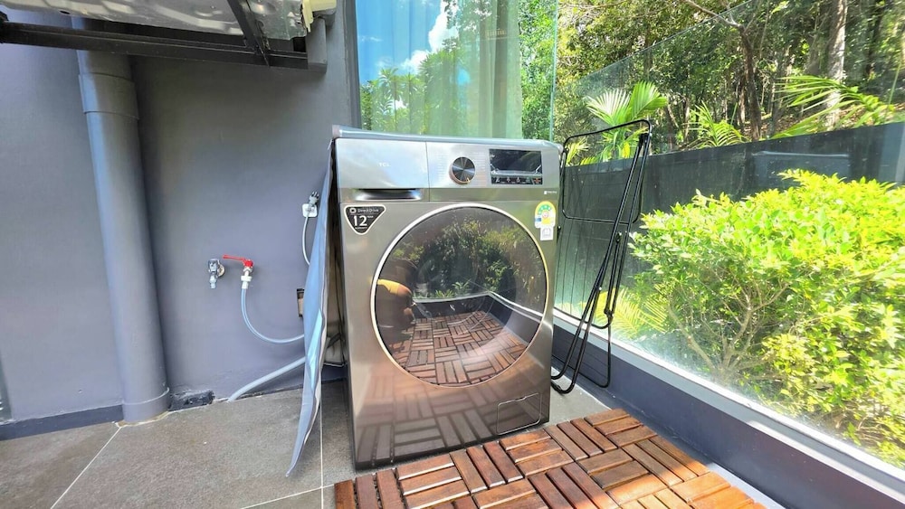 Room-a301- 1 Bedroom Corner Condo Forest