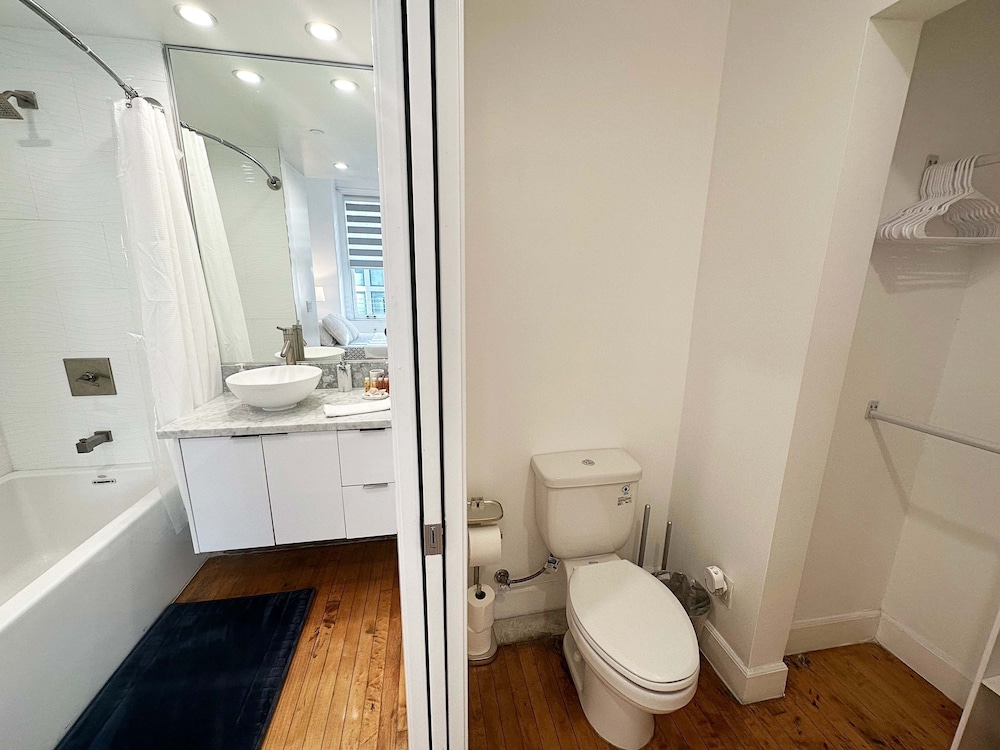 Stylish XL 2br/2ba At HWH by Oneluxstay