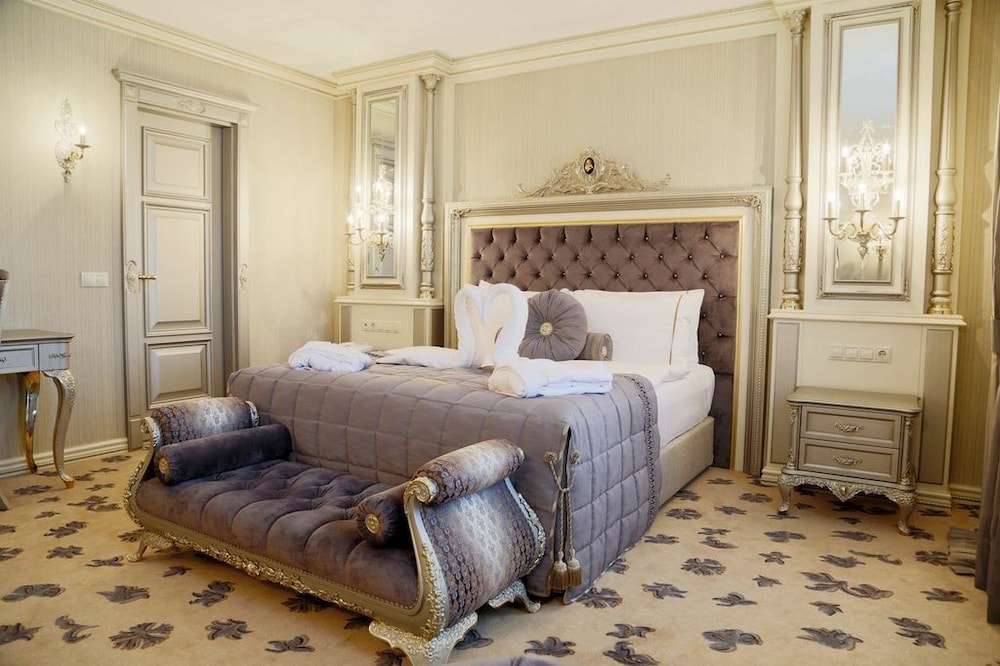 Cassiel Otel - Image 12