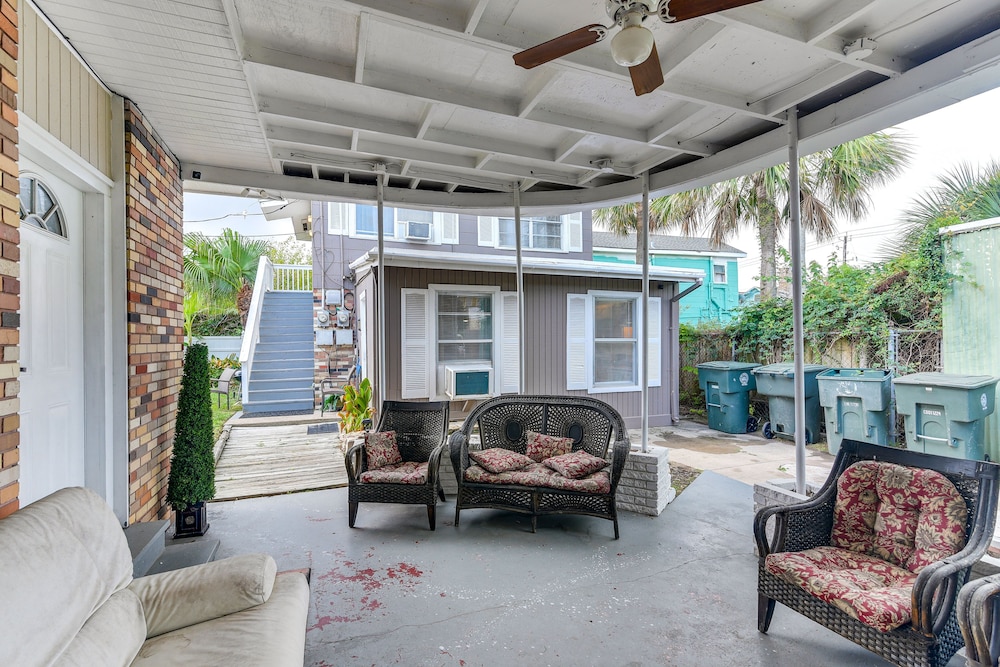 Walk to Beach: Galveston Vacation Rental!