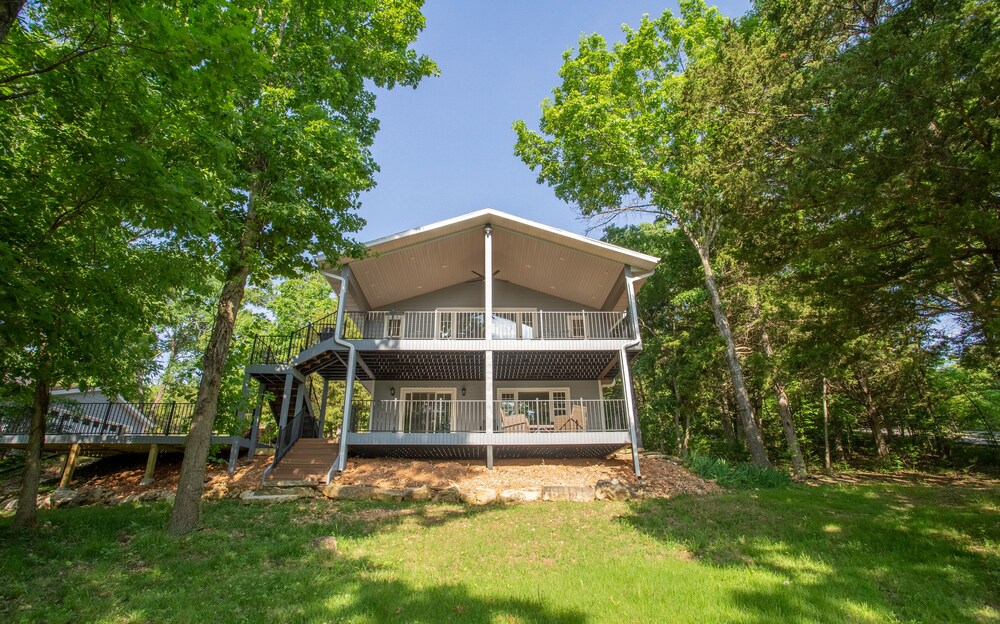 Happy Hideaway 4 Bedroom Home by RedAwning