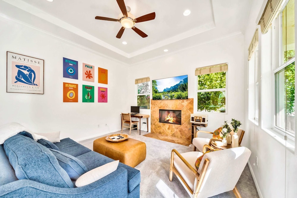Casa de Arte 2BR Wtih Fireplace Near Golf Tennis