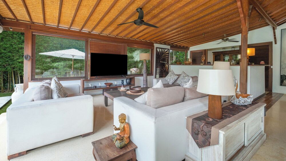 Villa Mogi by Villa Finder