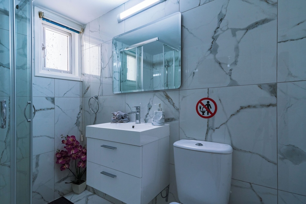 Cosy & Central Larnaca Suite