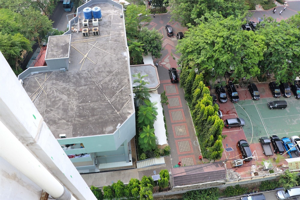 Nice Designed 2Br Menteng Square Apartment view 3